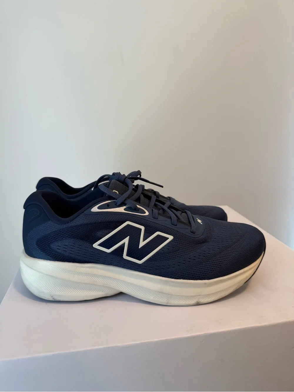 New Balance 680 V9 Size 9 Men's Running Shoes #Lux-CL